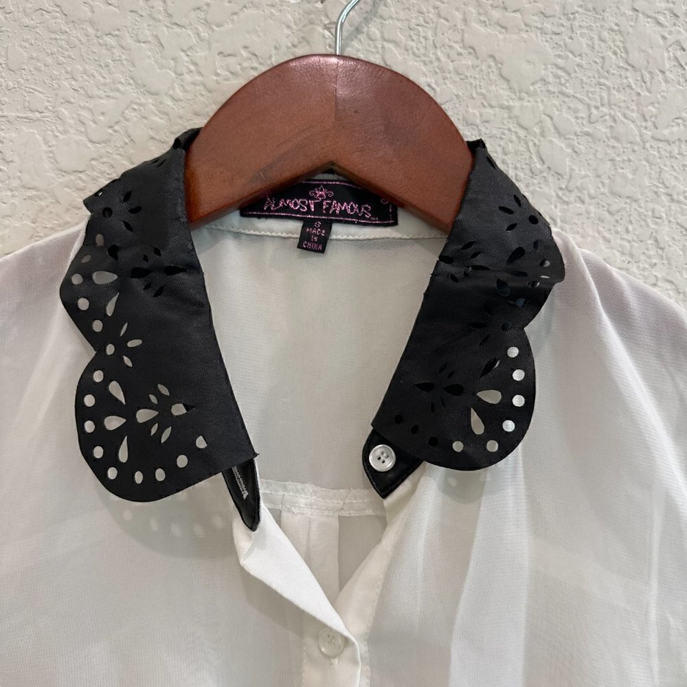 Almost Famous Women's White Sleeveless Top Size Small - Picture 3 of 7